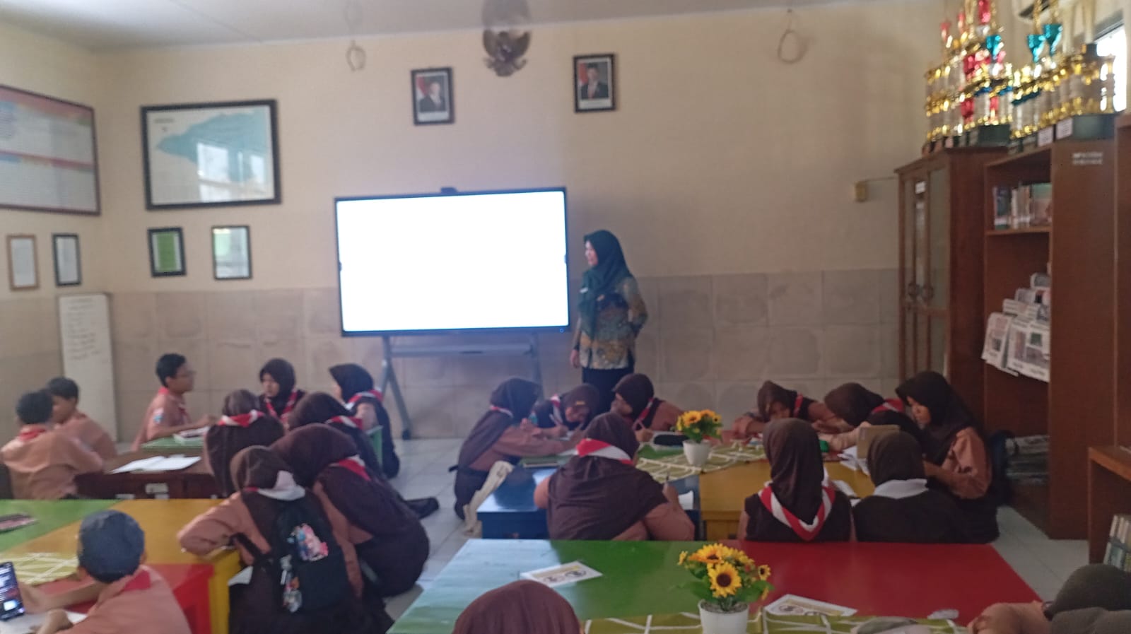 Perpustakaan SMPN 2 Krian